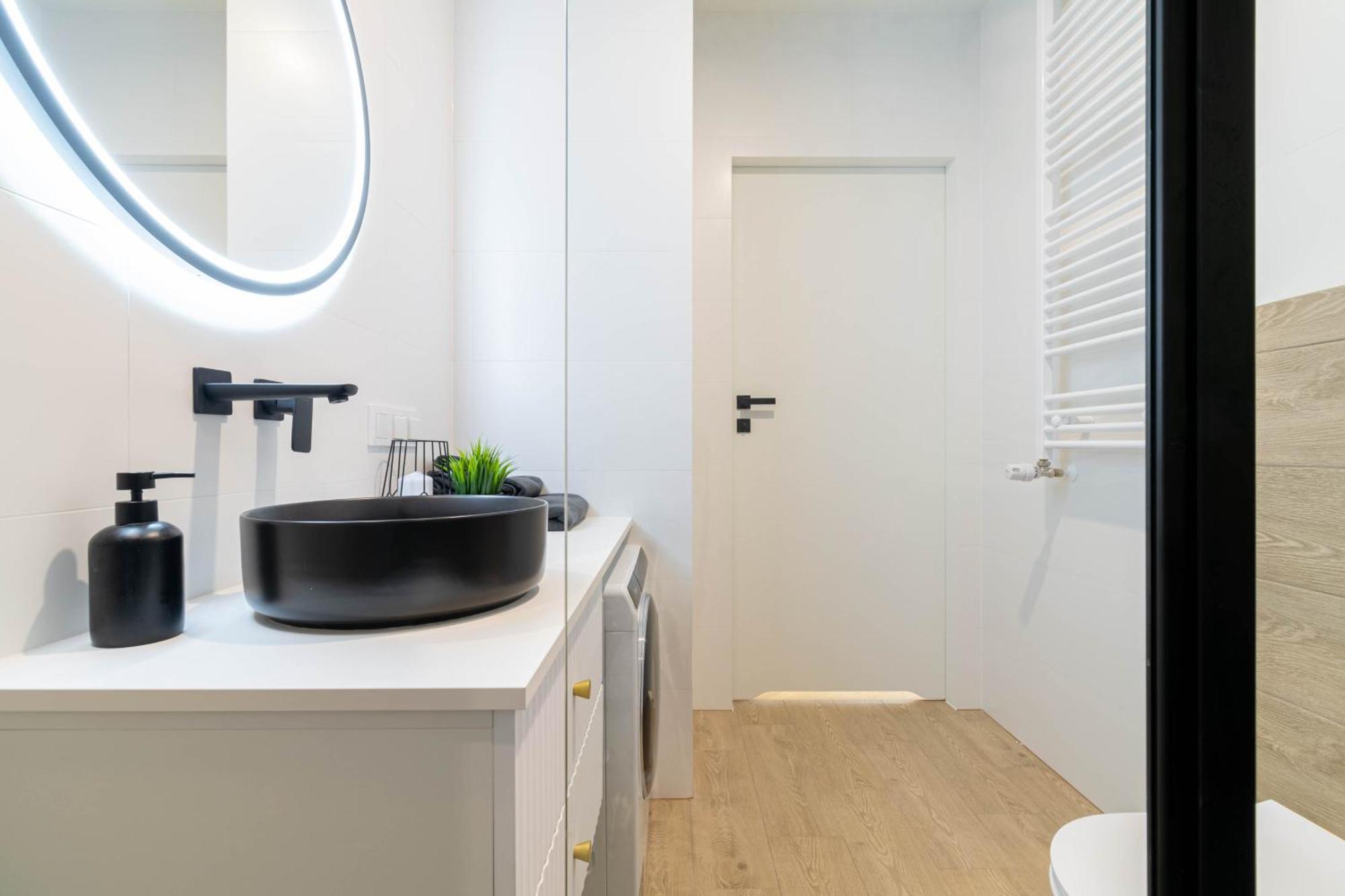 Blue Apartment Ceglana - Free Parking - Self Check-In Katowice Exterior photo